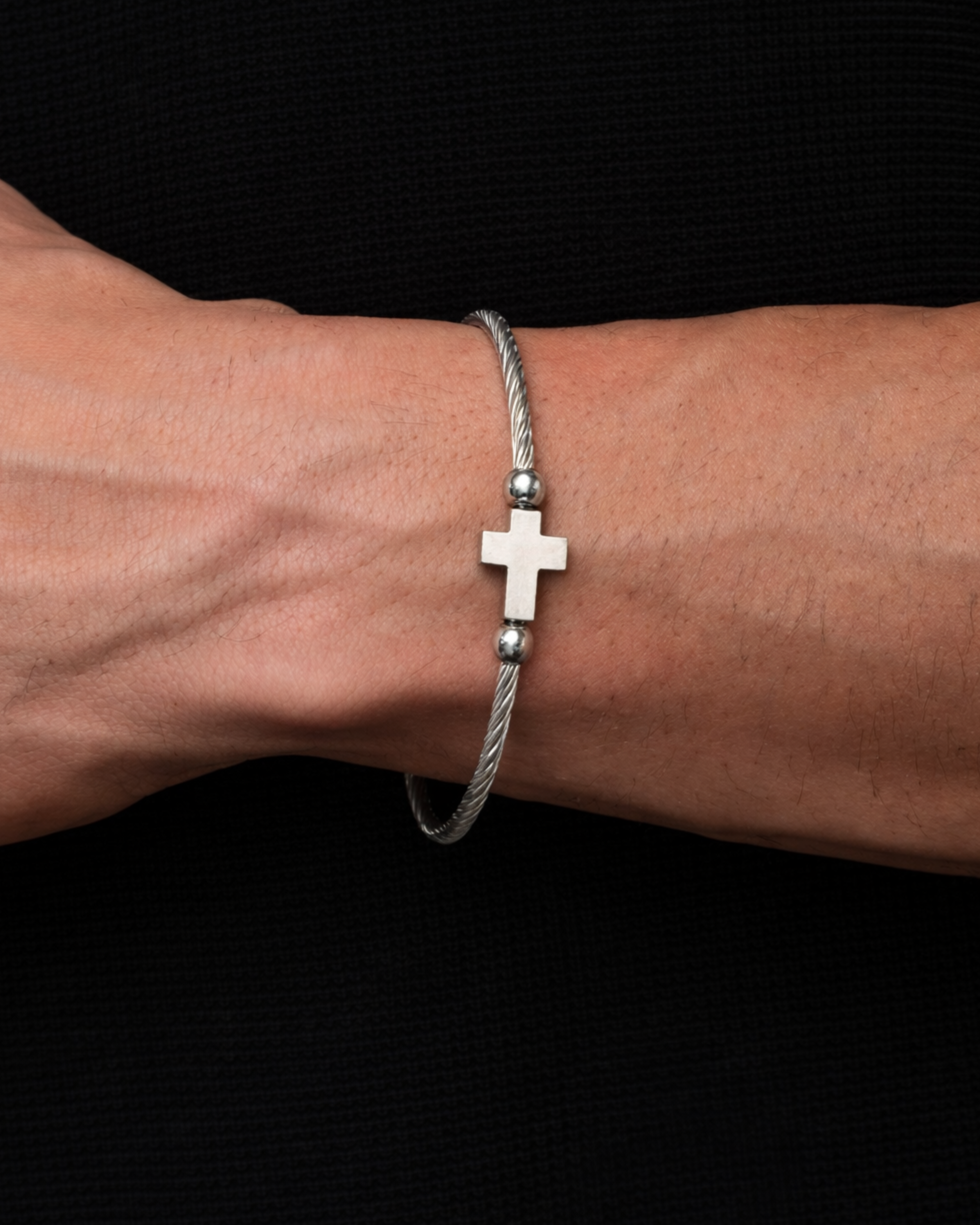 Covenant Cross Wire Bangle