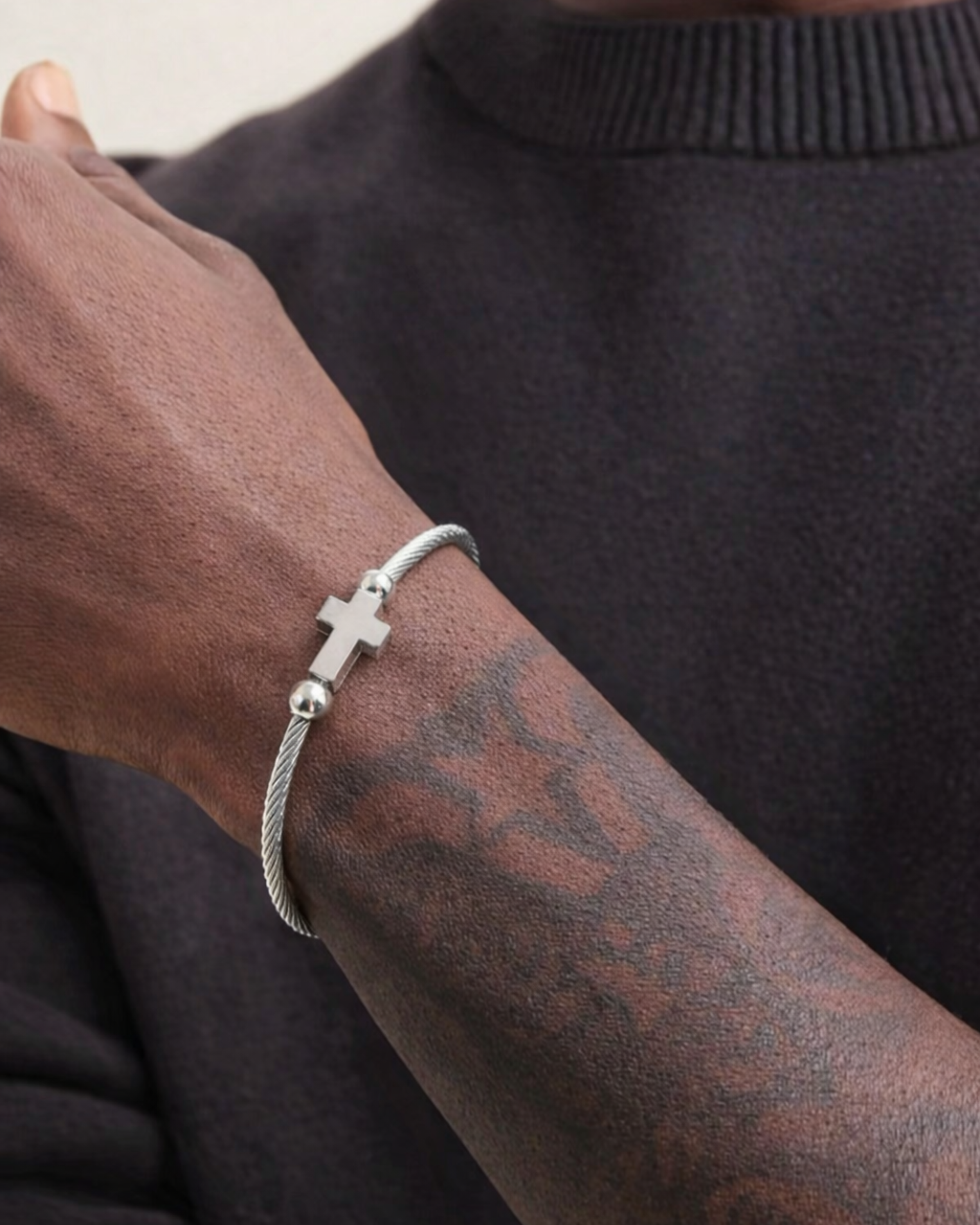 Covenant Cross Wire Bangle